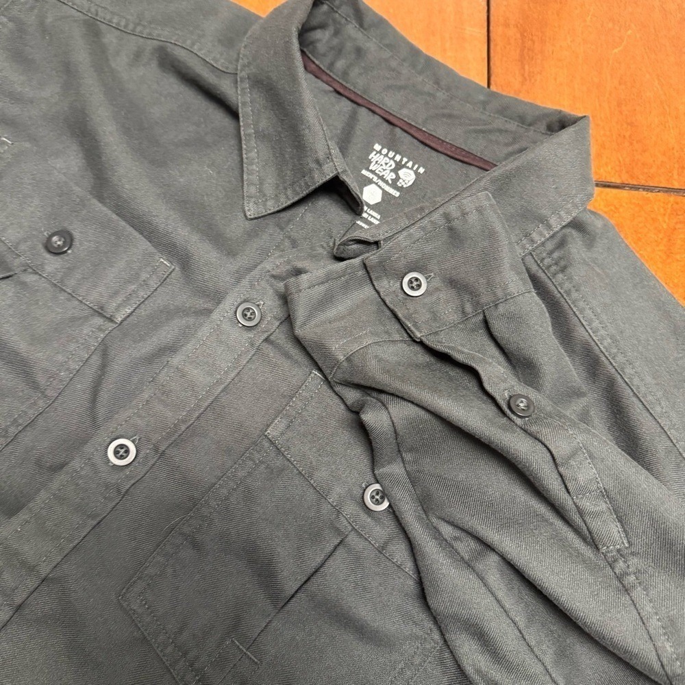Mountain Hardware Dark Gray Button Down Casual Shirt Button Close Pockets Sz XL